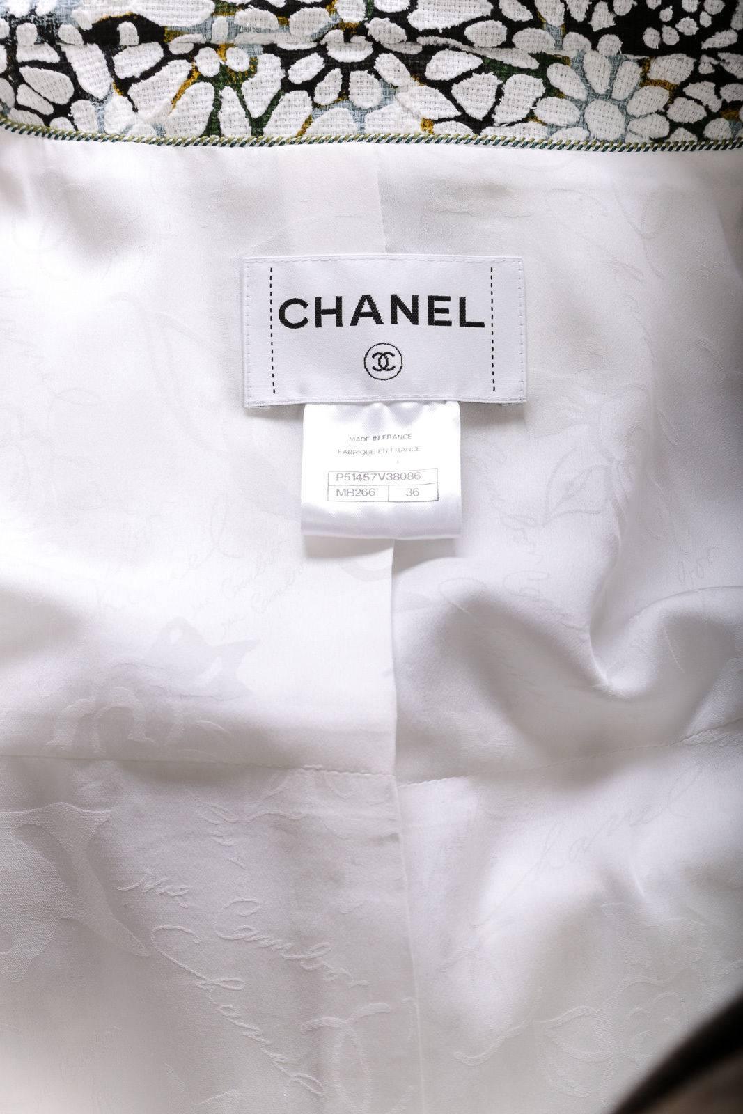 Chanel White Multicolor Short Sleeve Applique Jacket (Size 36) For Sale 2