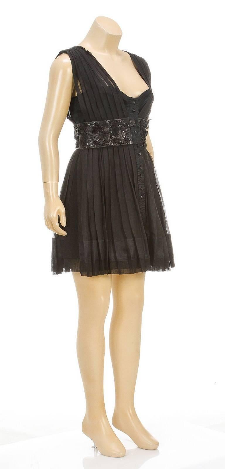 Louis Vuitton Black Sleeveless Floral Leather Waist Button Dress (Size 38) In Good Condition For Sale In Corona Del Mar, CA