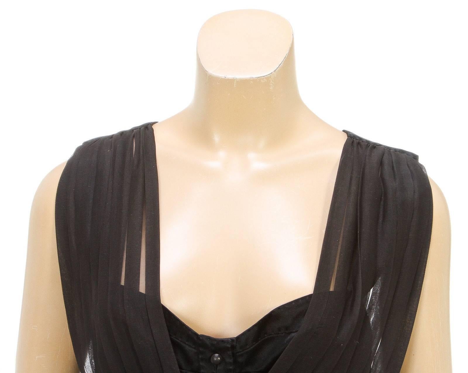 Louis Vuitton Black Sleeveless Floral Leather Waist Button Dress (Size 38) For Sale 3