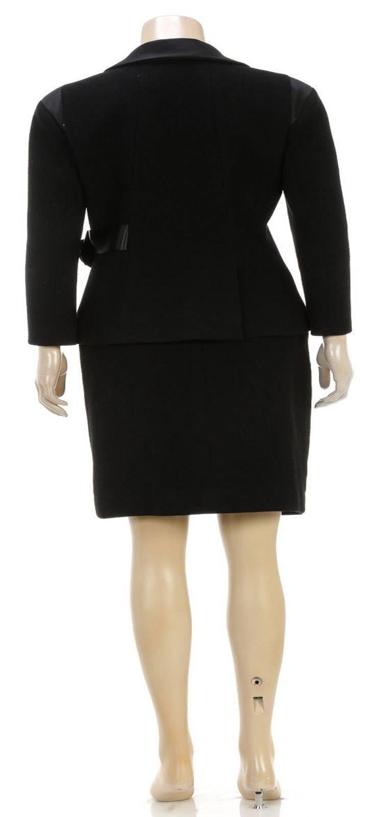 Chanel Black Wool and Silk Bow Jacket and Skirt Suit 08A (Size 40) For Sale 1