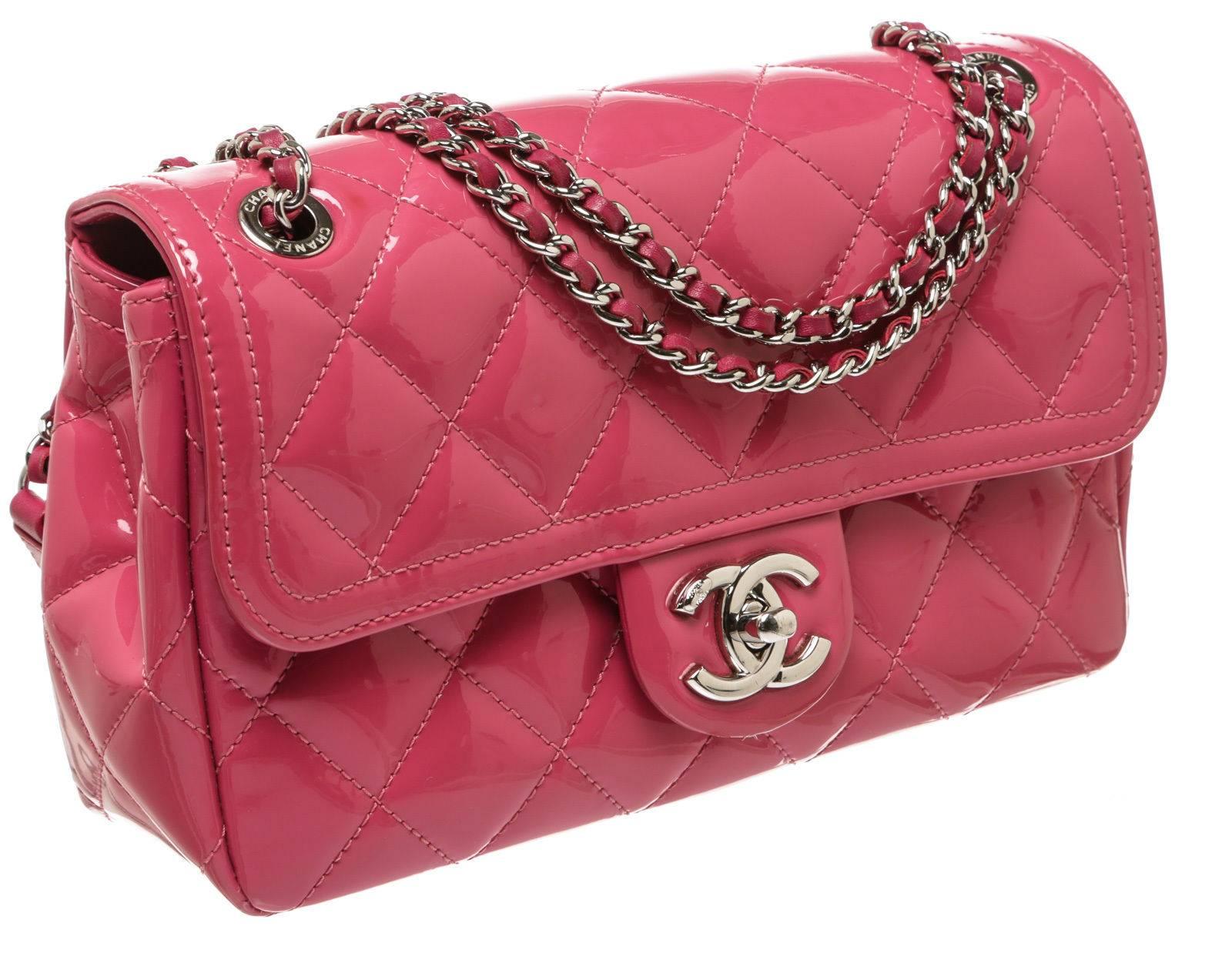 Designer: Chanel
Type:
Handbag
Condition:
Exterior: Pre-owned in very good condition - faint wear
Interior: Pre-owned in very good condition - faint wear
Color:
Pink
Material:
Patent Leather
Dimensions:
8.5