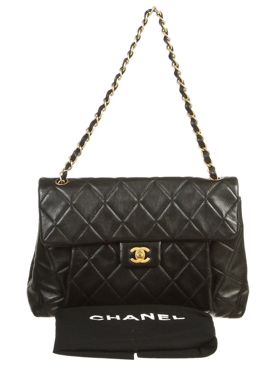 Chanel Black Lambskin Pleated Vintage Flap Handbag In Good Condition In Corona Del Mar, CA