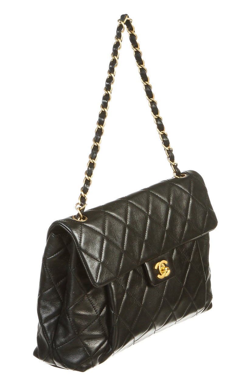 Step out in style with this absolutely amazing Chanel  Handbag. This handbag has been crafted from black caviar leather and features all of your favorite details that you would find in a classic handbag. The larger prominent turn lock is one of our