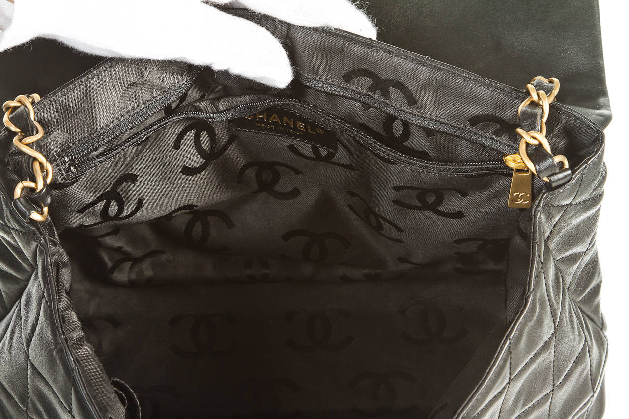 Women's Chanel Black Lambskin Pleated Vintage Flap Handbag