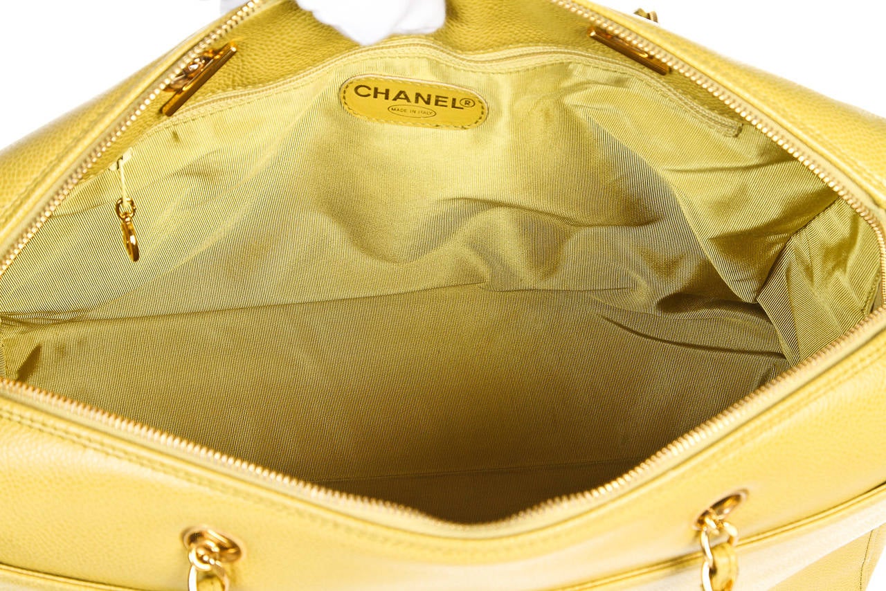 Chanel Lime Green Caviar Leather Large Shoulder Handbag For Sale 2