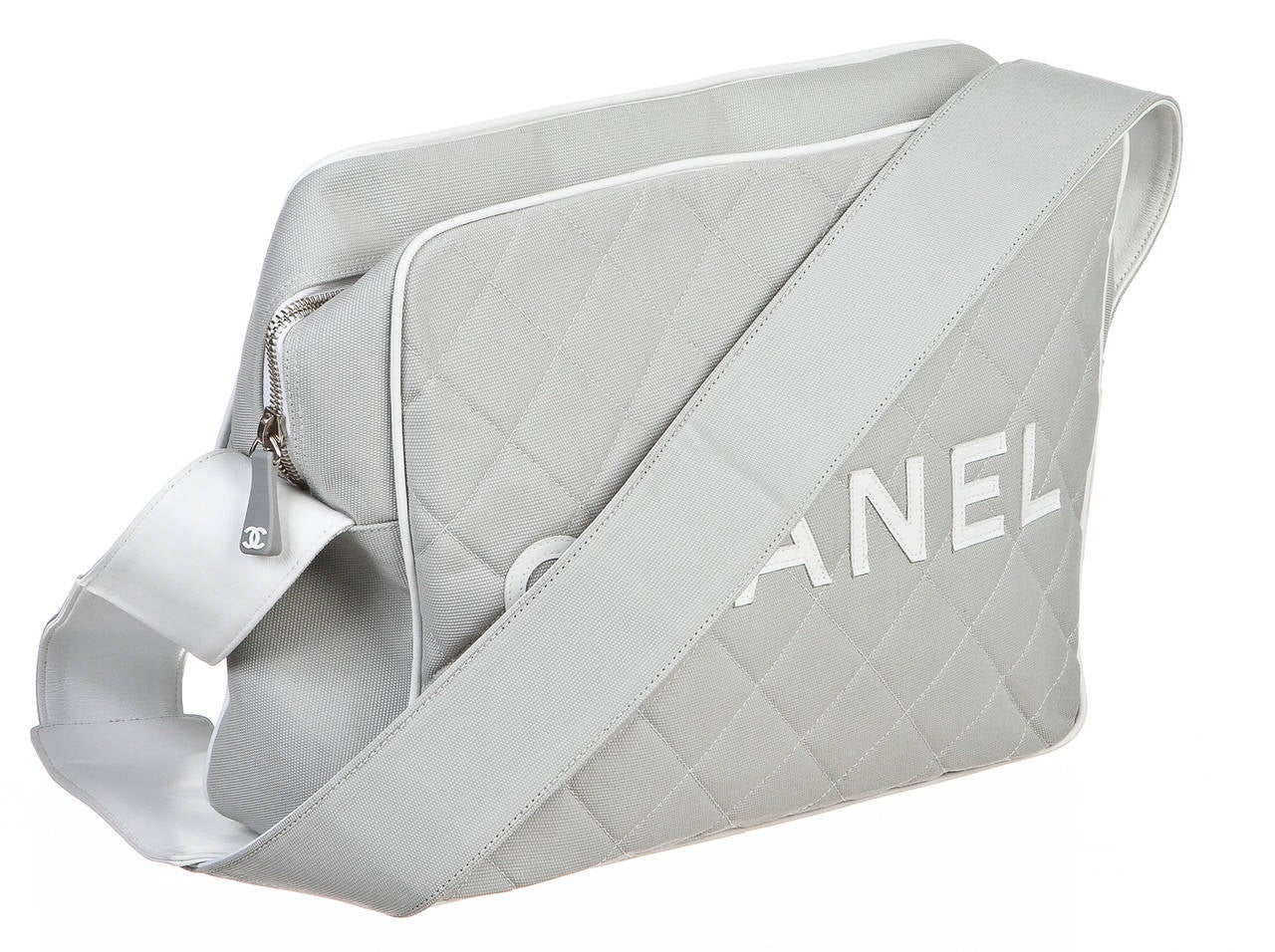 Easily carry your essentials in style and keep your hands free with this beautiful Chanel handbag. Crafted from a stunning gray canvas and white leather trim, this bag features a long shoulder strap as well for a comfortable wear throughout the day.