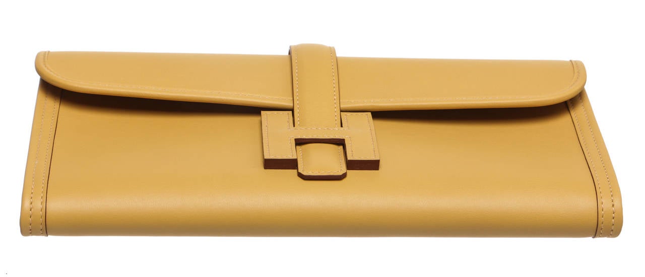 Hermes Swift Leather Curry Jige Elan Clutch Handbag at 1stDibs