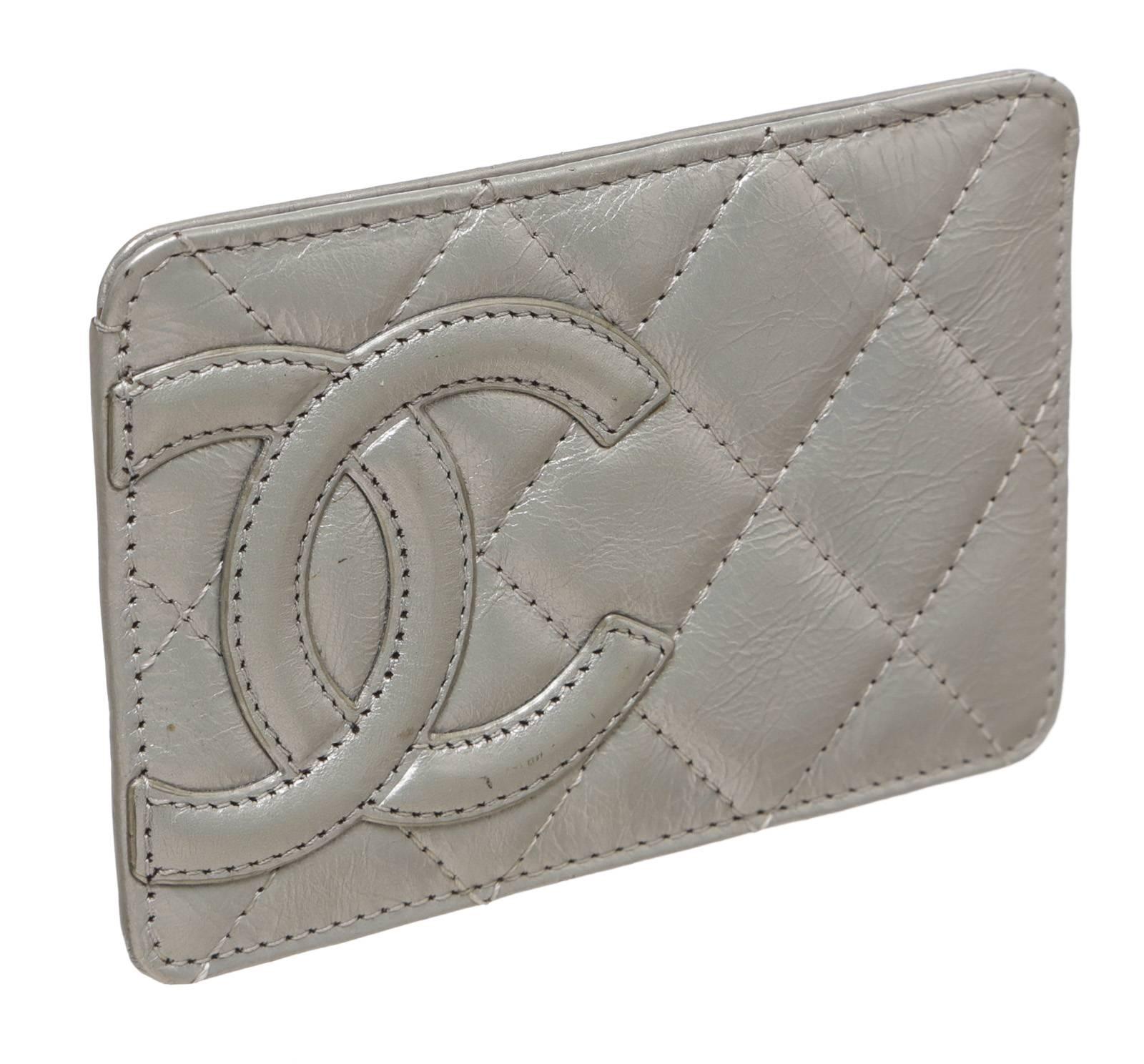 Chanel Silver Quilted Distressed Leather CC Card Holder For Sale 4