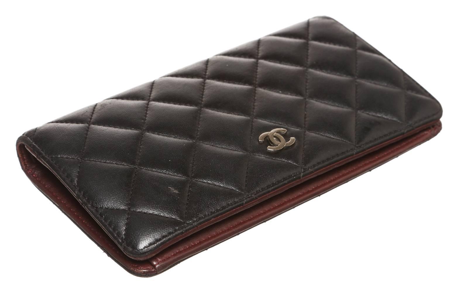 Chanel Black Quilted Lambskin Bifold CC Wallet In Excellent Condition For Sale In Corona Del Mar, CA