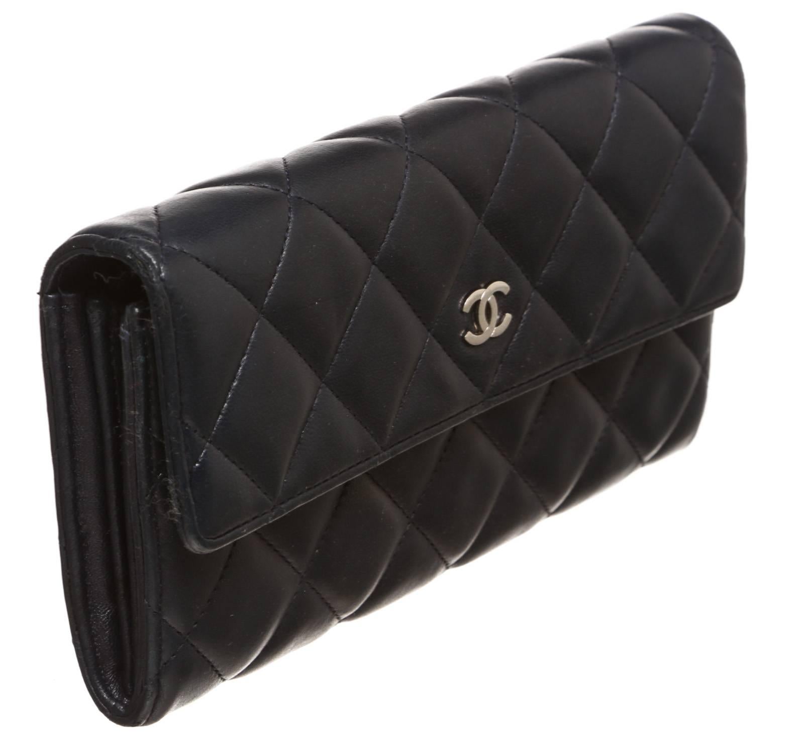 Chanel Navy Quilted Lambskin Trifold Snap Wallet In Excellent Condition For Sale In Corona Del Mar, CA