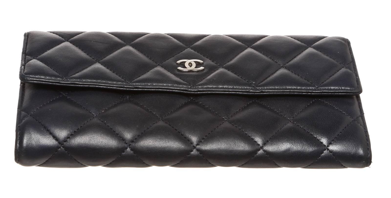 Women's Chanel Navy Quilted Lambskin Trifold Snap Wallet For Sale