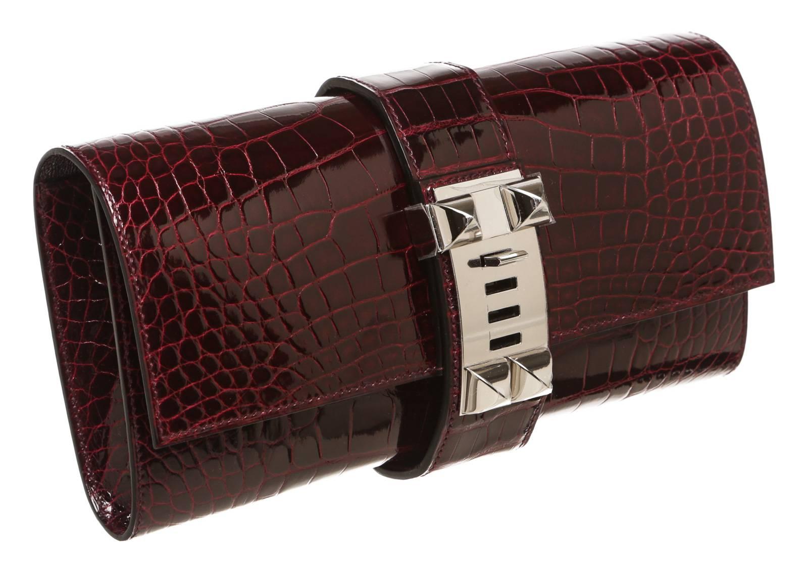 Hermes Burgundy Alligator Medor 23cm Clutch Handbag In New Condition For Sale In Corona Del Mar, CA