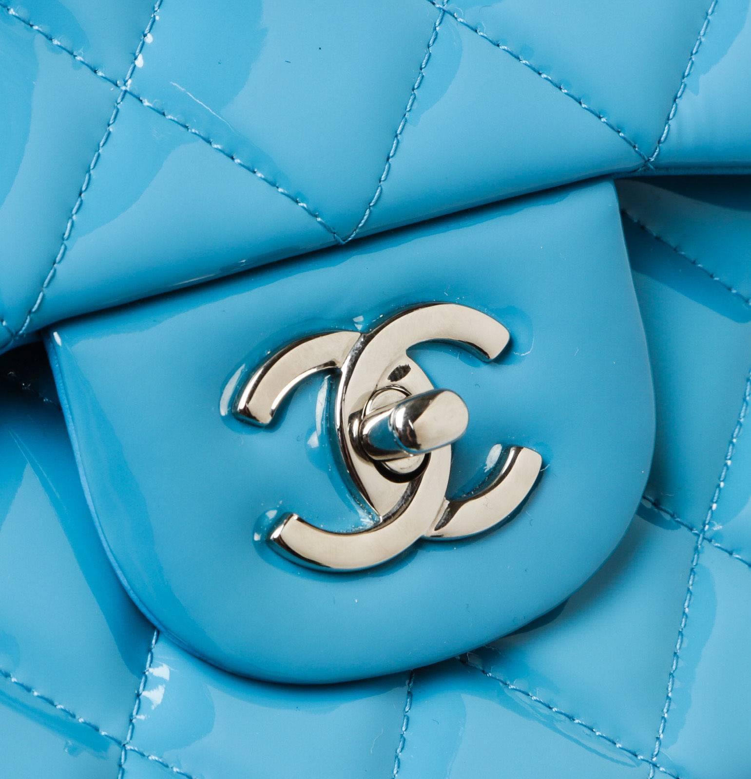 Chanel Blue Quilted Patent Leather Jumbo Flap Shoulder Handbag For Sale 4