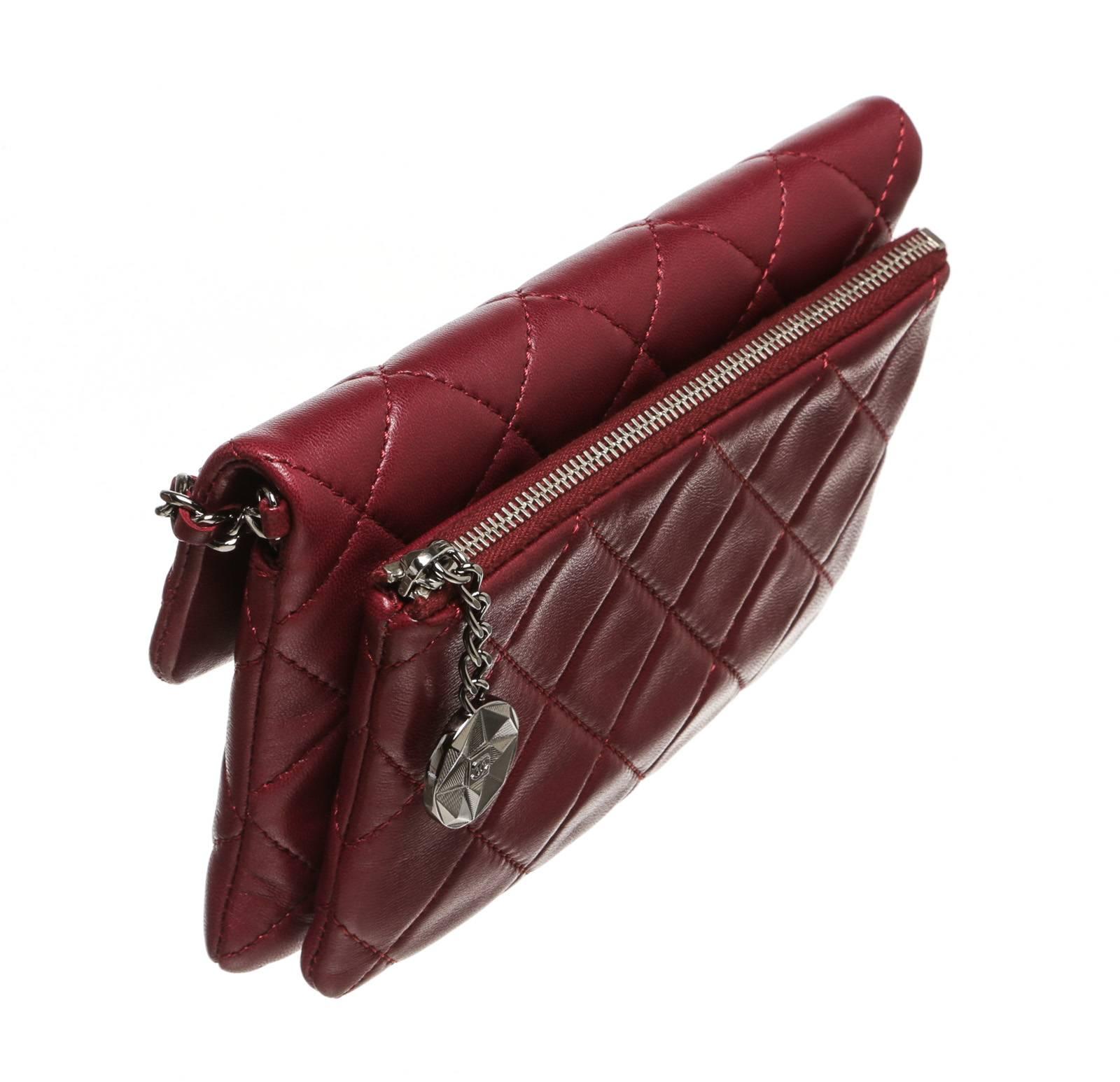 Chanel Burgundy Lambskin Crossbody Handbag In Excellent Condition For Sale In Corona Del Mar, CA