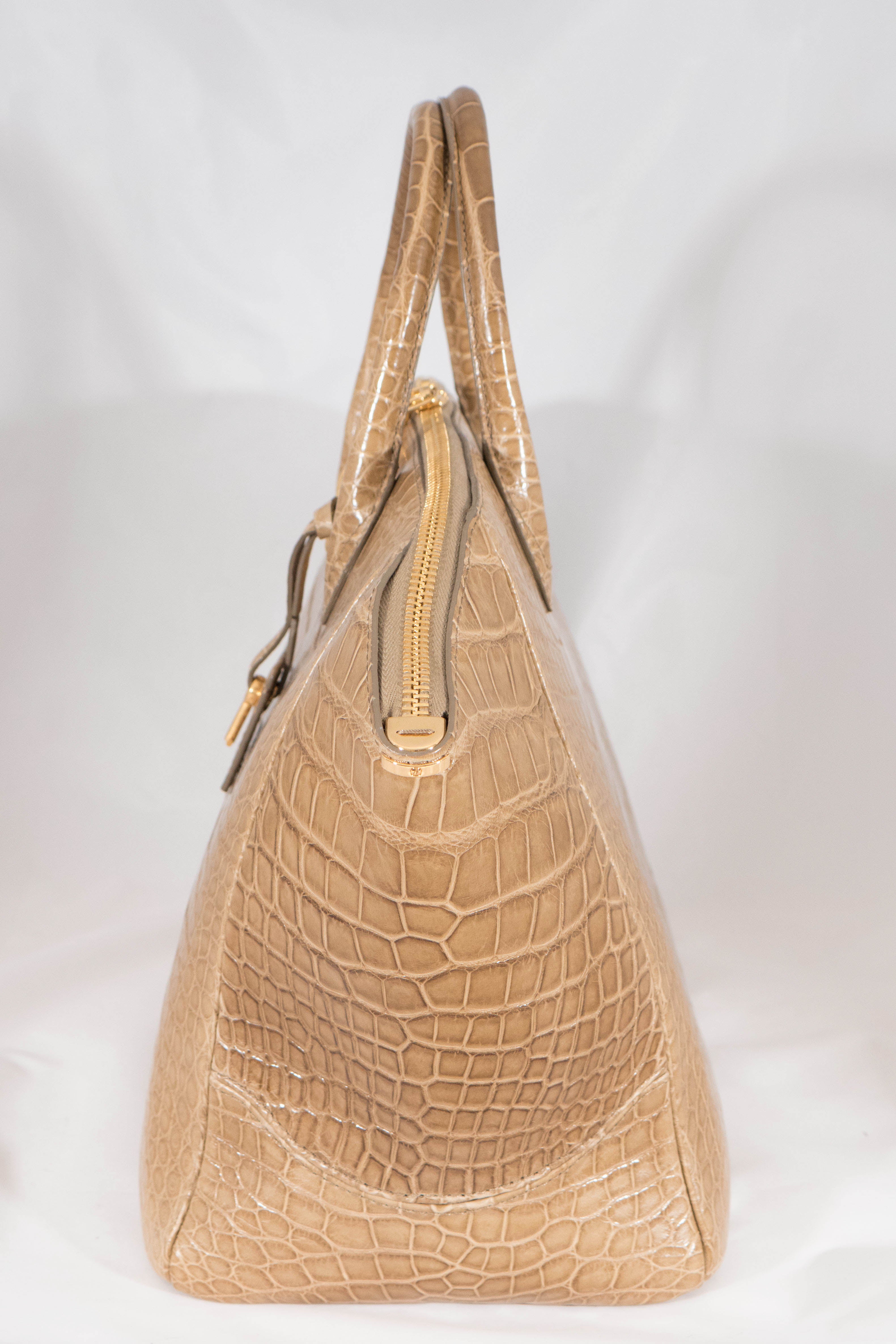 Women's VBH Iconic Brera 40cm Shiny Hickory Alligator Top Handle Tote For Sale