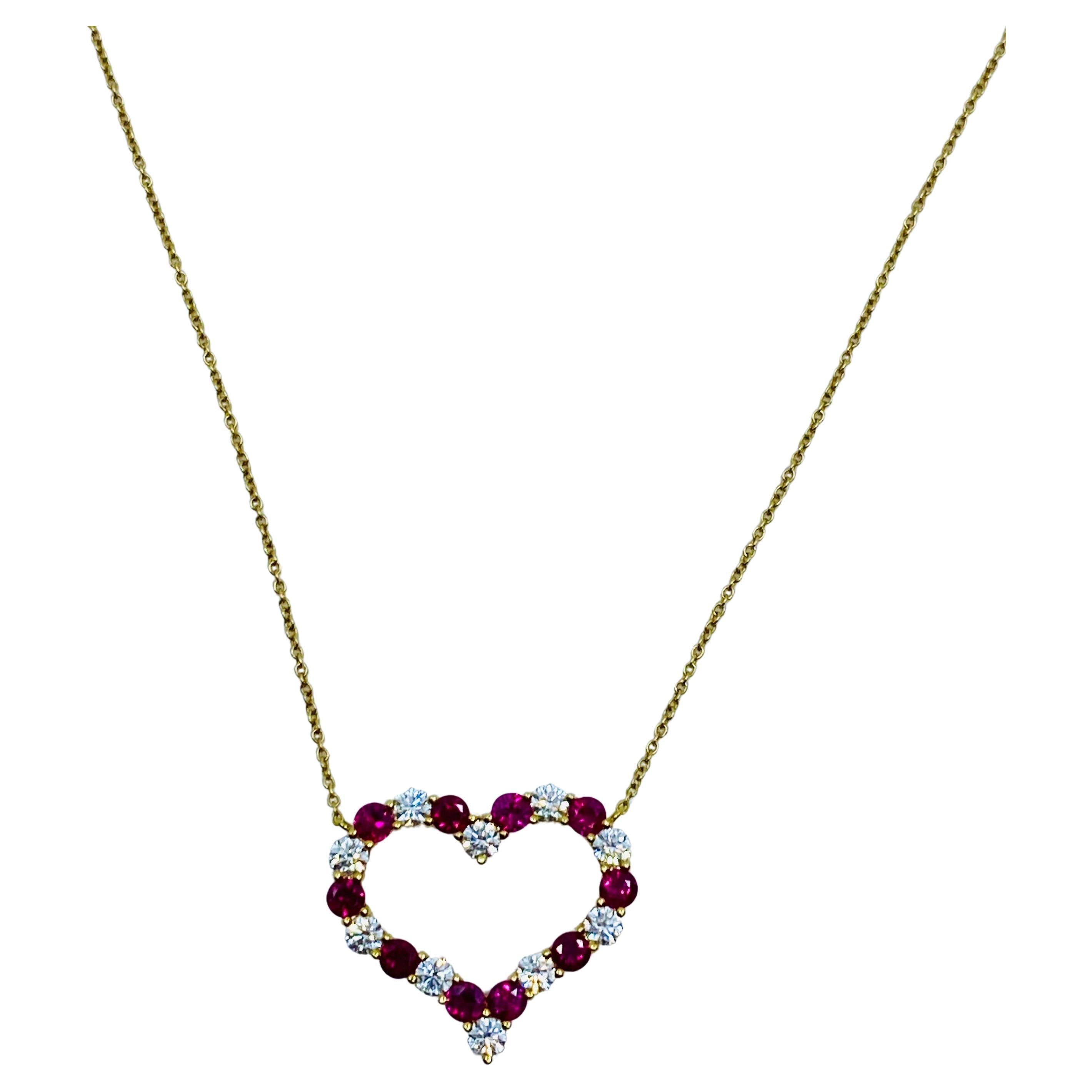 Tiffany & Co. Pendentif coeur or 18k diamant rubis en vente