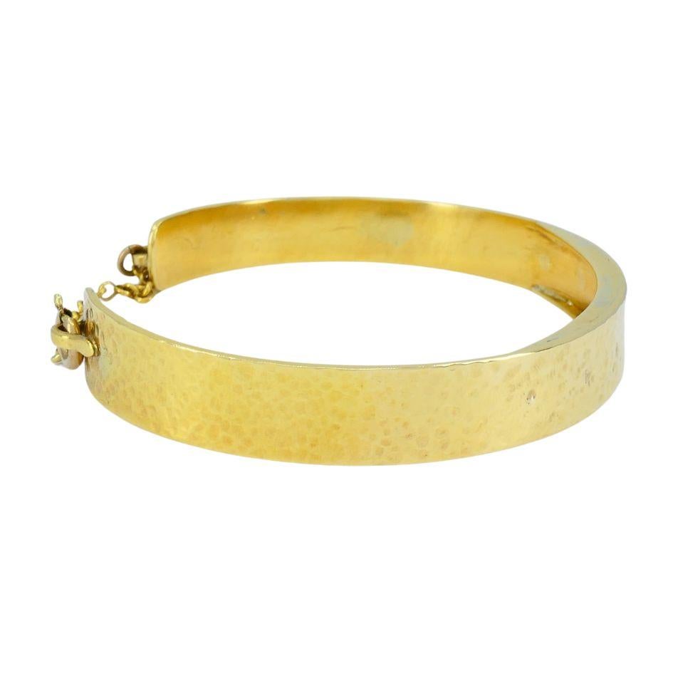 Bracelet manchette vintage en or martelé 18k Unisexe en vente