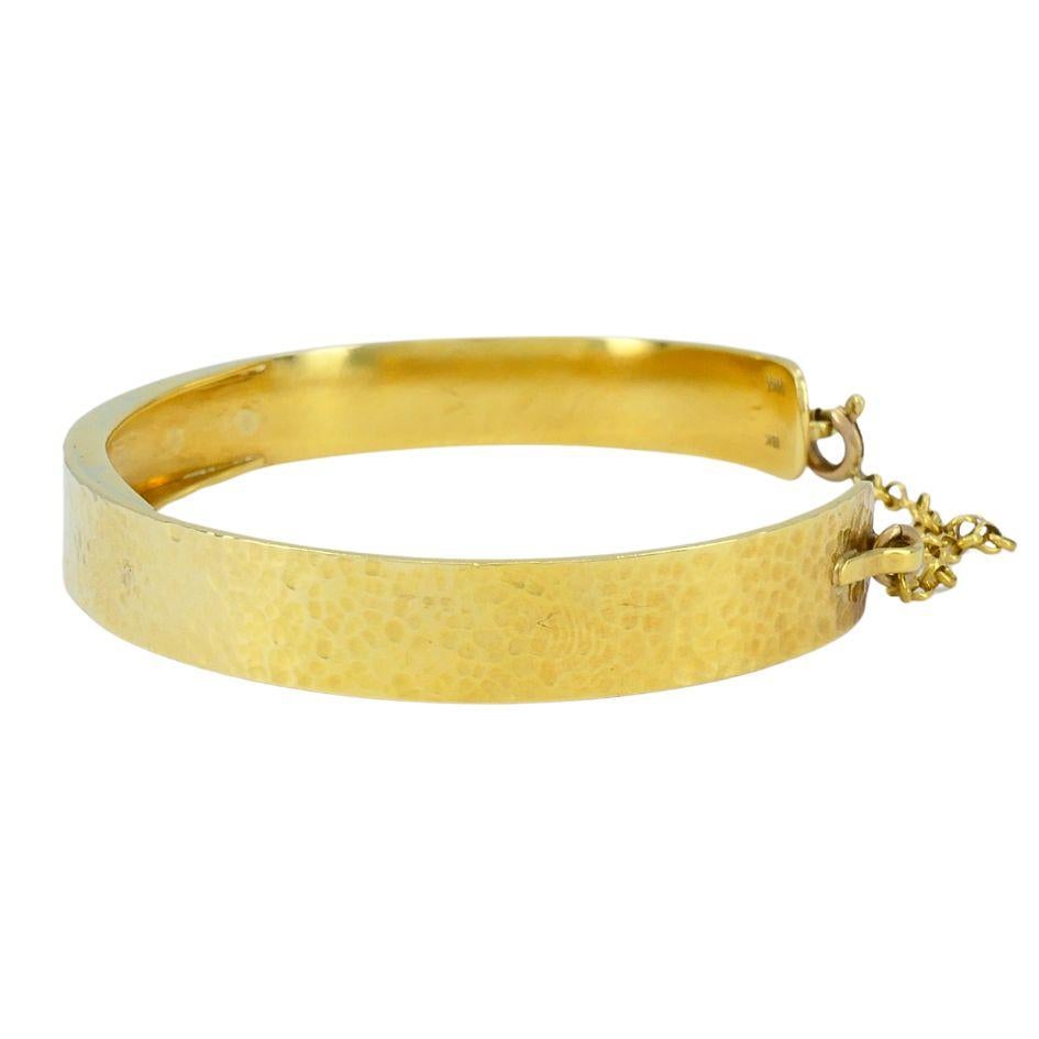 Bracelet manchette vintage en or martelé 18k en vente 2