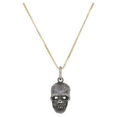Collier à chaîne italienne en or jaune 18 carats avec pendentif tête de mort en argent