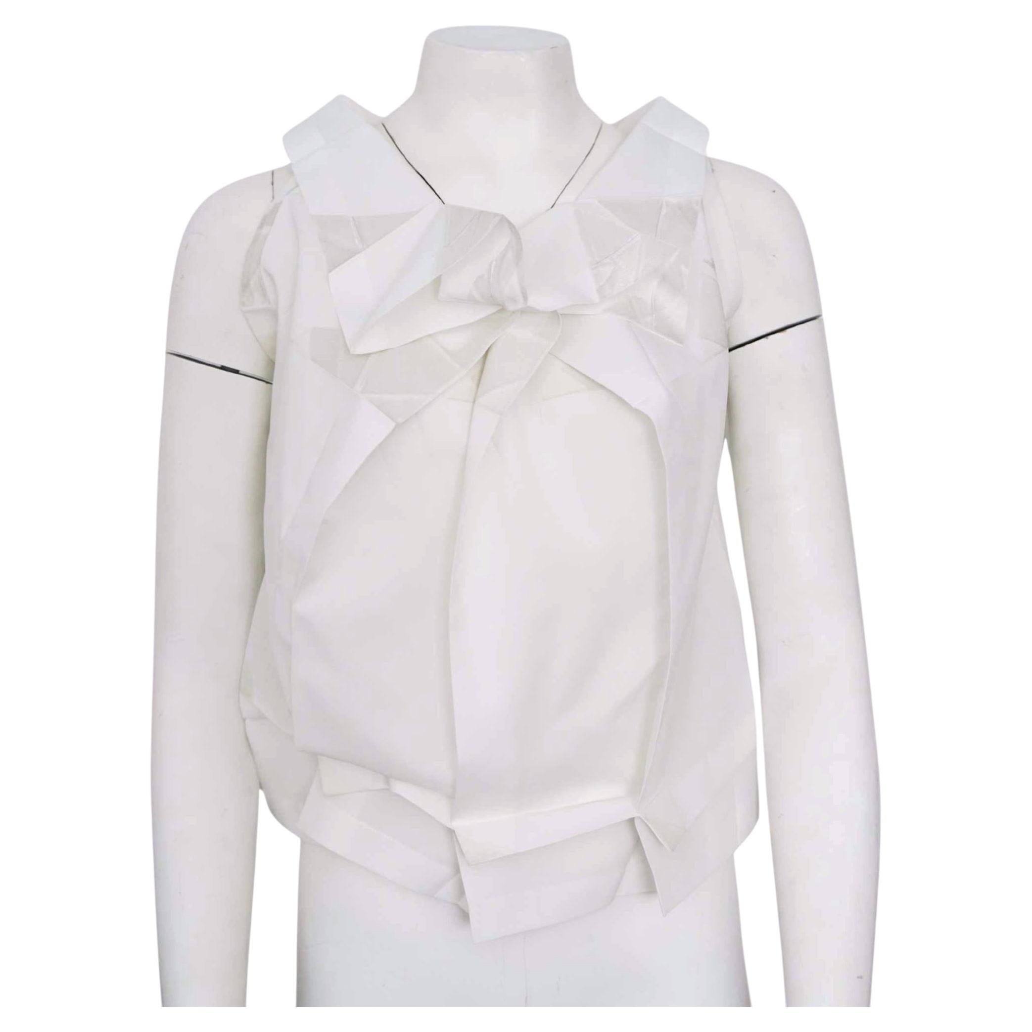 Issey Miyake 132 5. STANDARD Haut sans manches transformable « Origami » blanc métallisé en vente