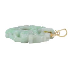 Vintage 18k Yellow Gold Apple Jade Carved Pendant 1930s 1940s