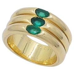 Anillo vintage de Cartier de oro de 18 quilates con esmeraldas en tres filas, 1995