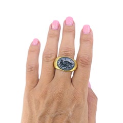 22-karätiger Gold-Siegelring mit ovalem Löwen-Stier-Motiv in Intaglio-Technik – von der griechischen und römischen Kunst inspiriertes Design