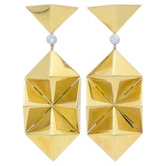 Pendientes colgantes en forma de pirámide con diamantes y oro de 18 quilates «Apeninos» de Aletto Brothers