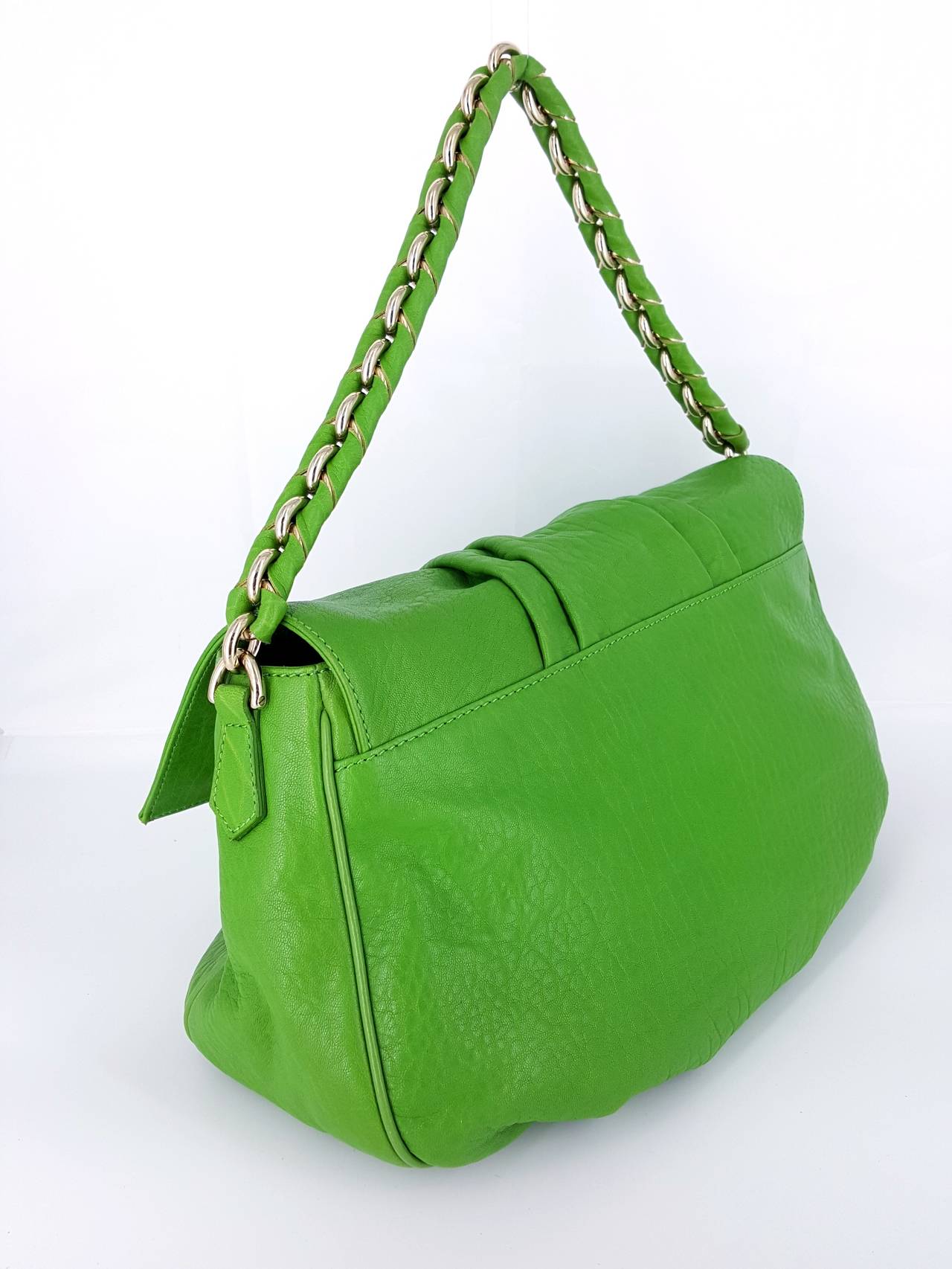 FENDI Kelly Green Leather Shoulder Bag With Silver Hardware. In Good Condition For Sale In Delray Beach, FL