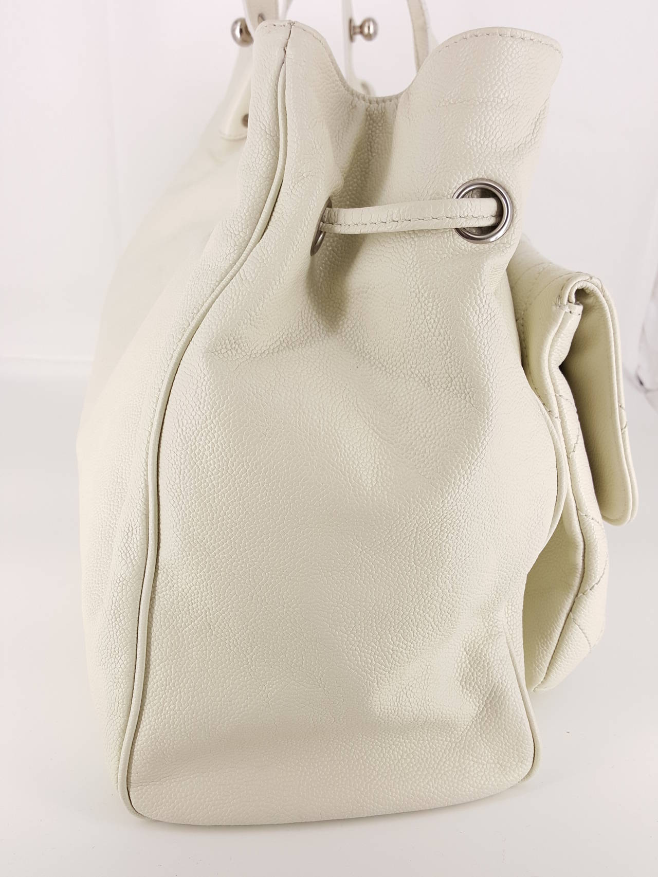 CHANEL Ivory Caviar Mademoiselle Jumbo Pocket Bag. In Good Condition In Delray Beach, FL