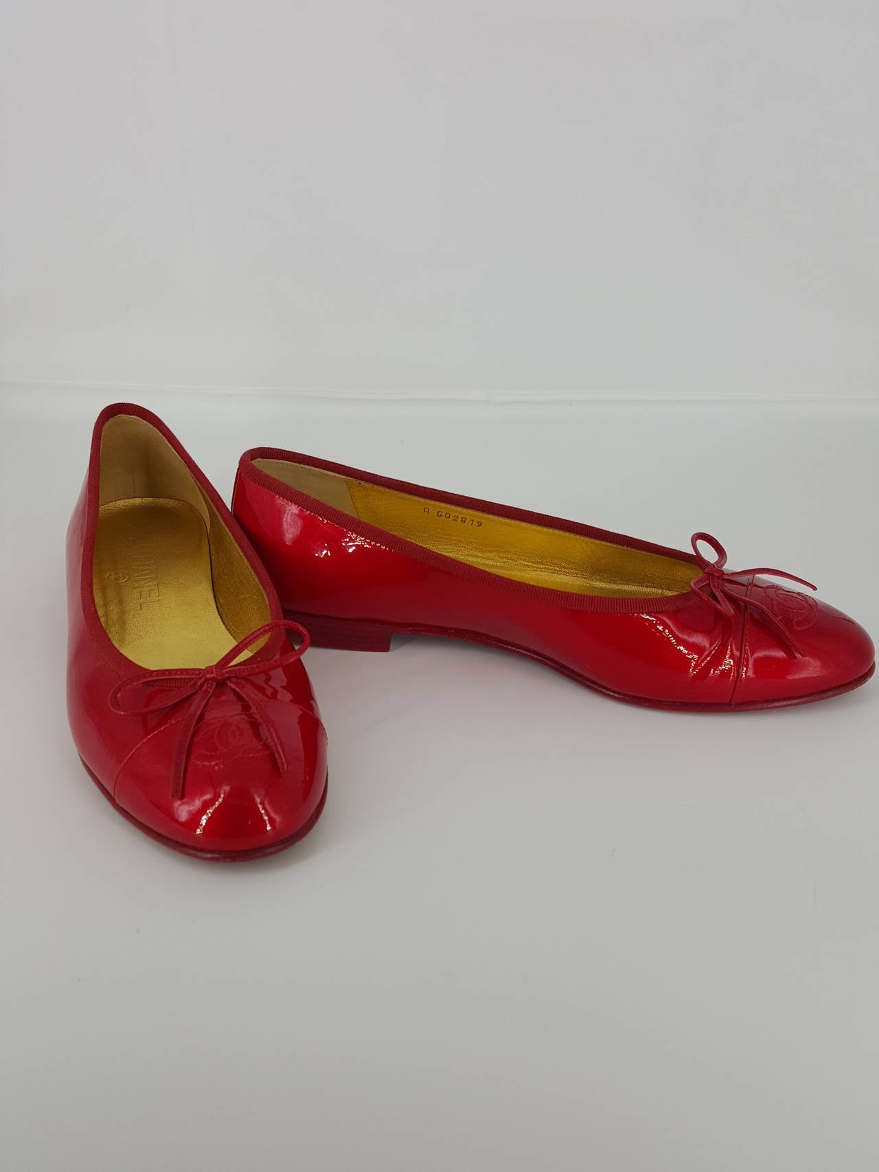 Offer for sale are theses lovely Chanel ballet flats in shiney red patent leather in 39 1/2.  These are in excellent condition and were gently worn once.  They will ship with the original Chanel shoe bag.