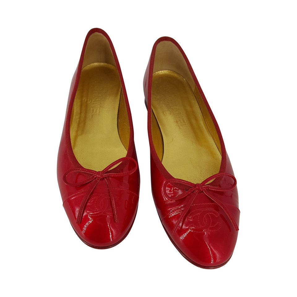 CHANEL Red Patent Leather Ballet Flats in size 39 1/2.