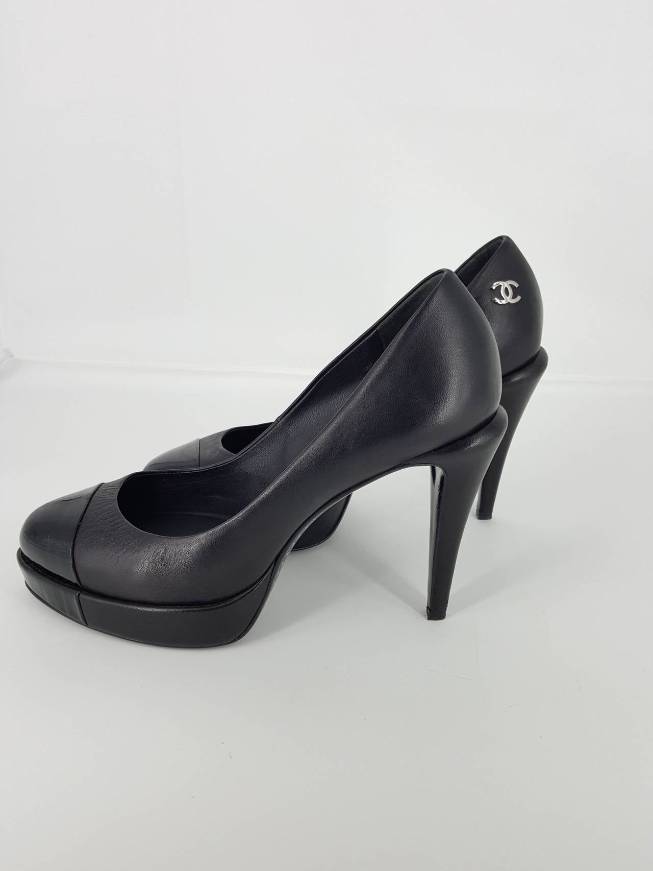 Chanel Black Leather Platform Heels With Patent Leather Toe Cap. size 38 In Excellent Condition For Sale In Delray Beach, FL