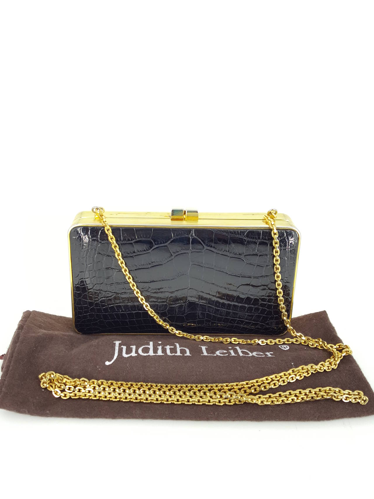 Judith Leiber Shiney Black Alligator Evening Bag/Clutch With Gold Chain. In Good Condition For Sale In Delray Beach, FL