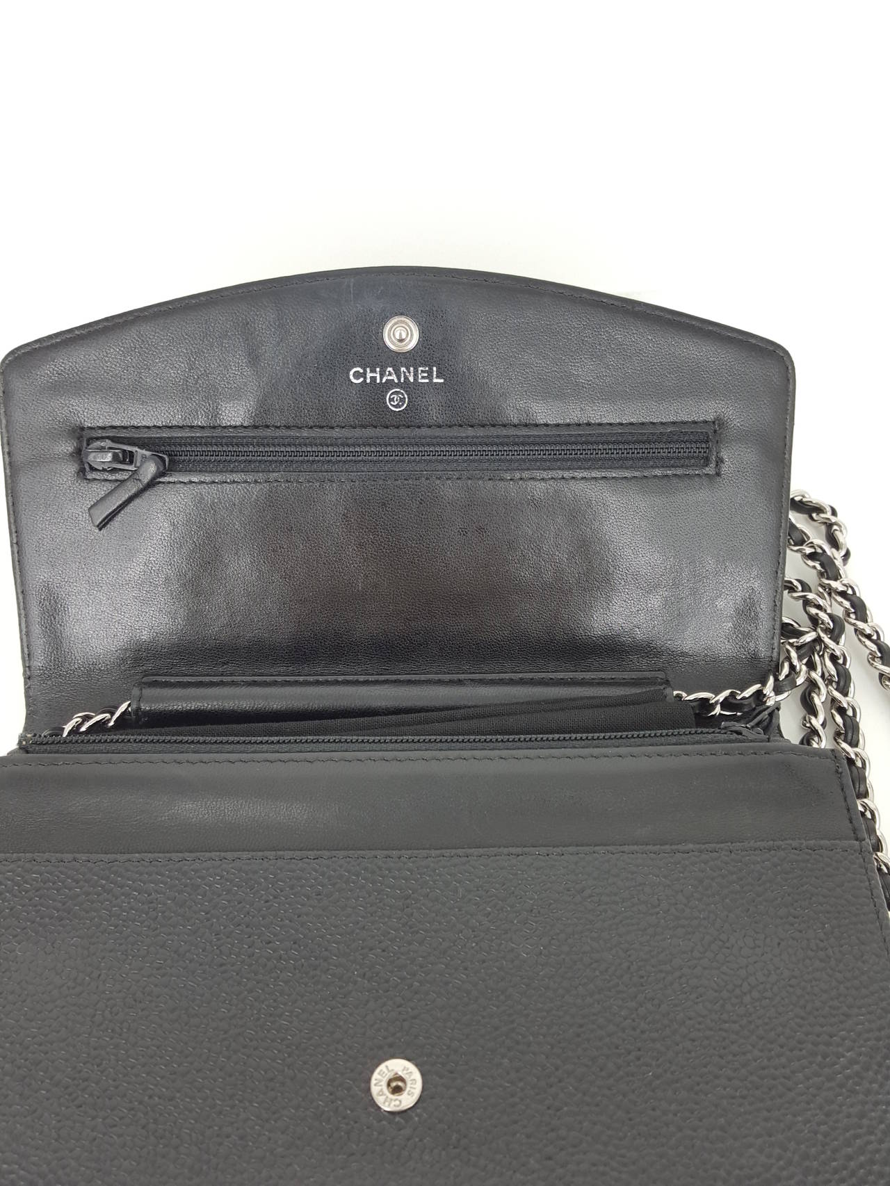 Chanel Black Caviar Wallet On A Chain With Silver Hardware. In Good Condition In Delray Beach, FL