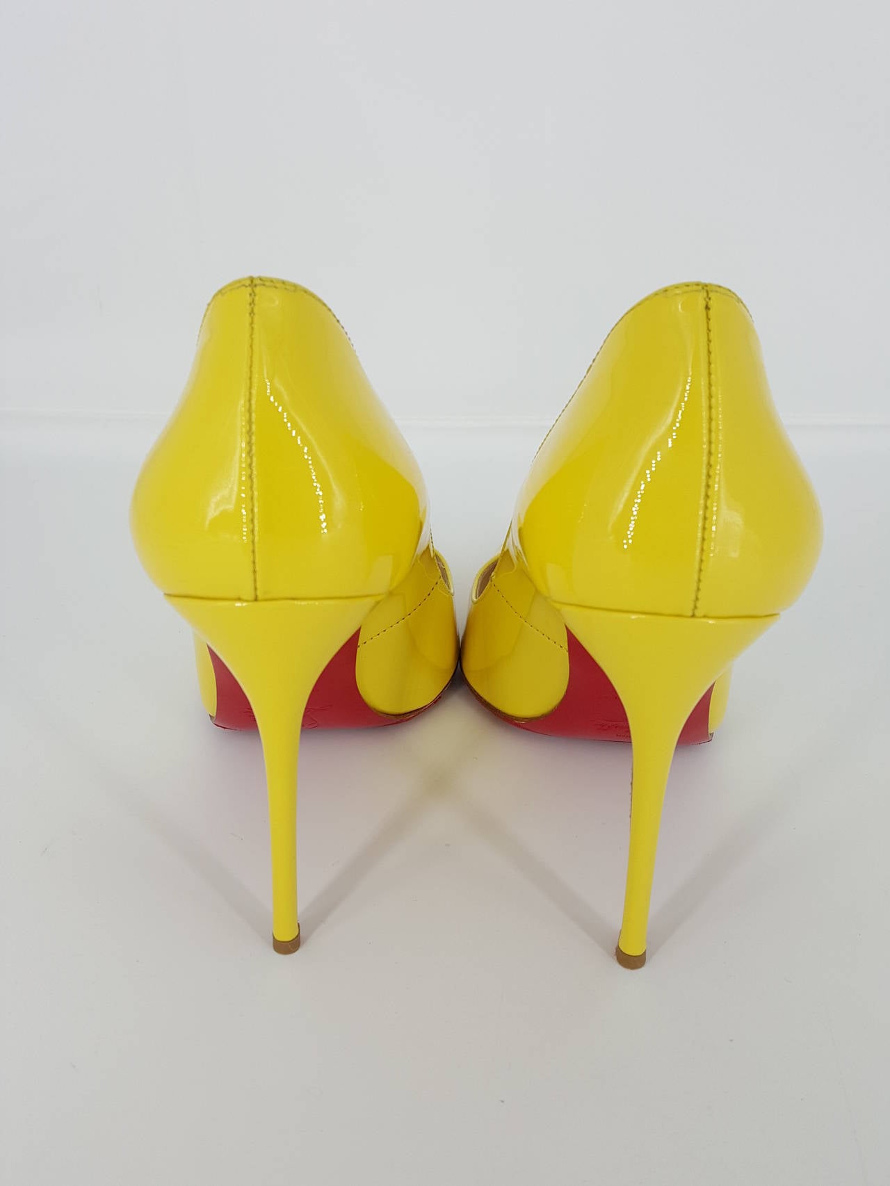 Christian Louboutin Bright Yellow High Heel Pumps Size 38 In Excellent Condition In Delray Beach, FL