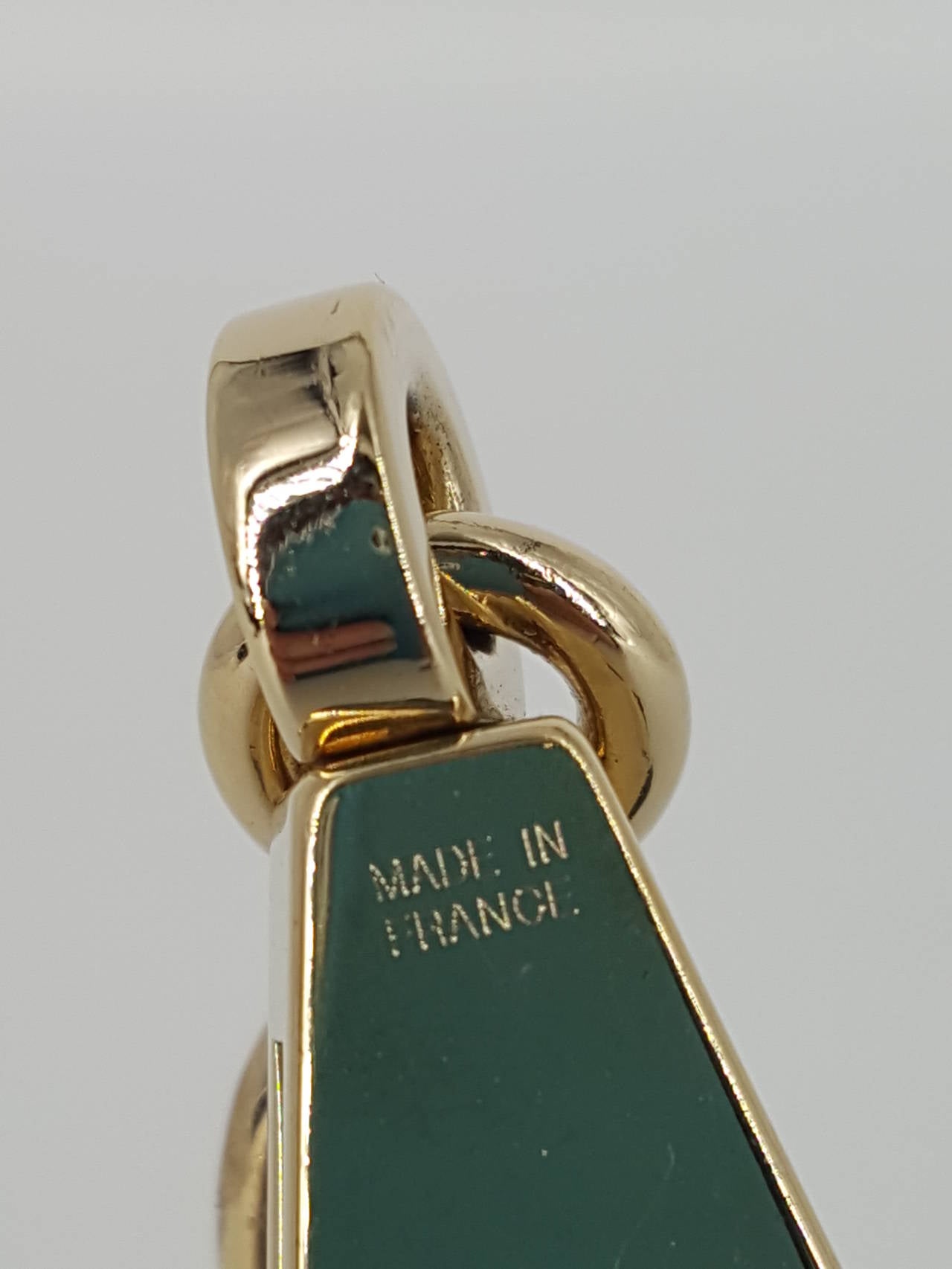 Offered for sale is this new in box Hermes Olga Charm for your Birkin or  Kelly bag.  Can also be used as a key chain.  This one is in gold tone.

Charm will ship in the original box.