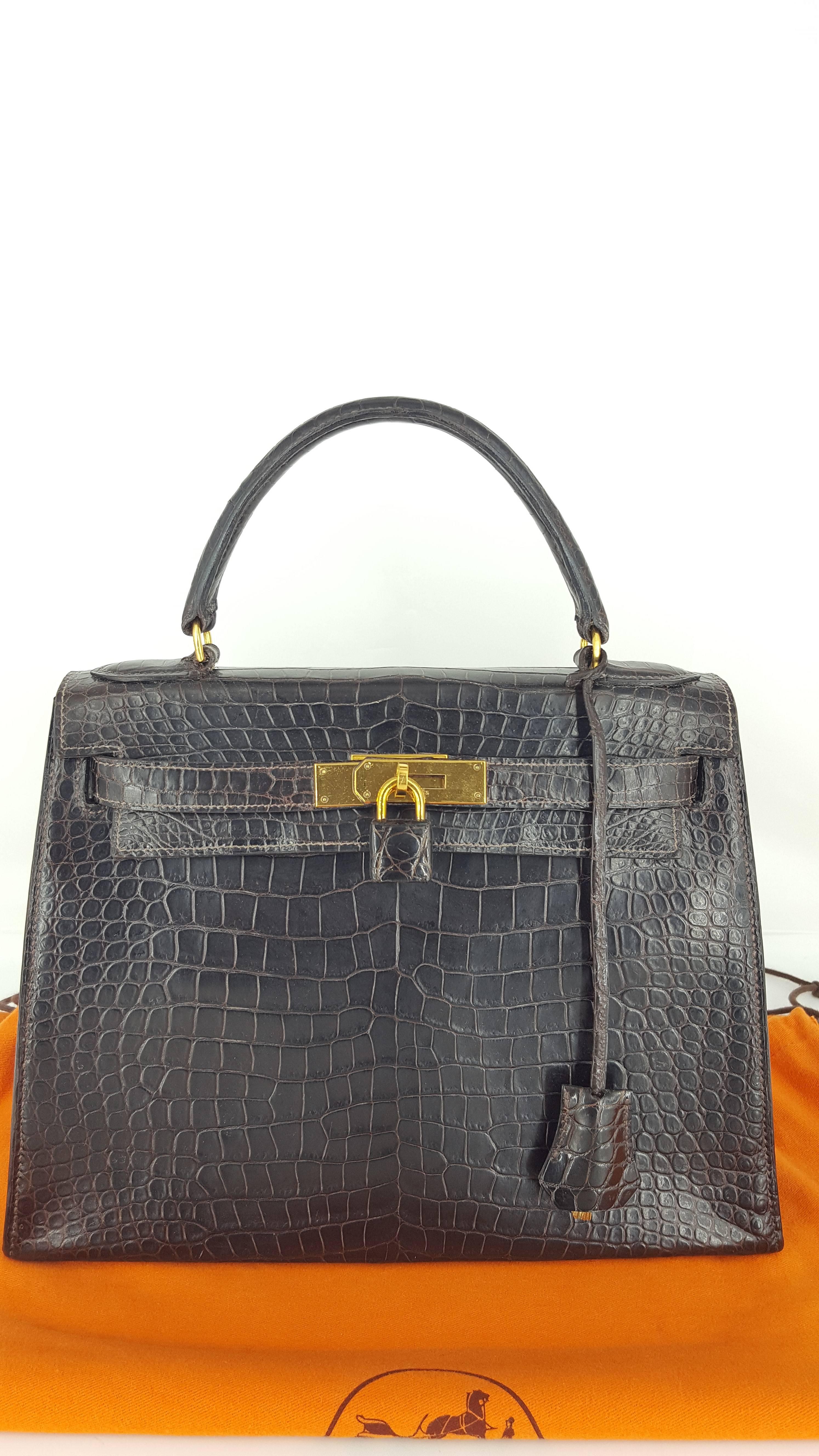 Hermes Dark Brown Shiny Crocodile Kelly 28 cm With Gold Hardware  For Sale 2