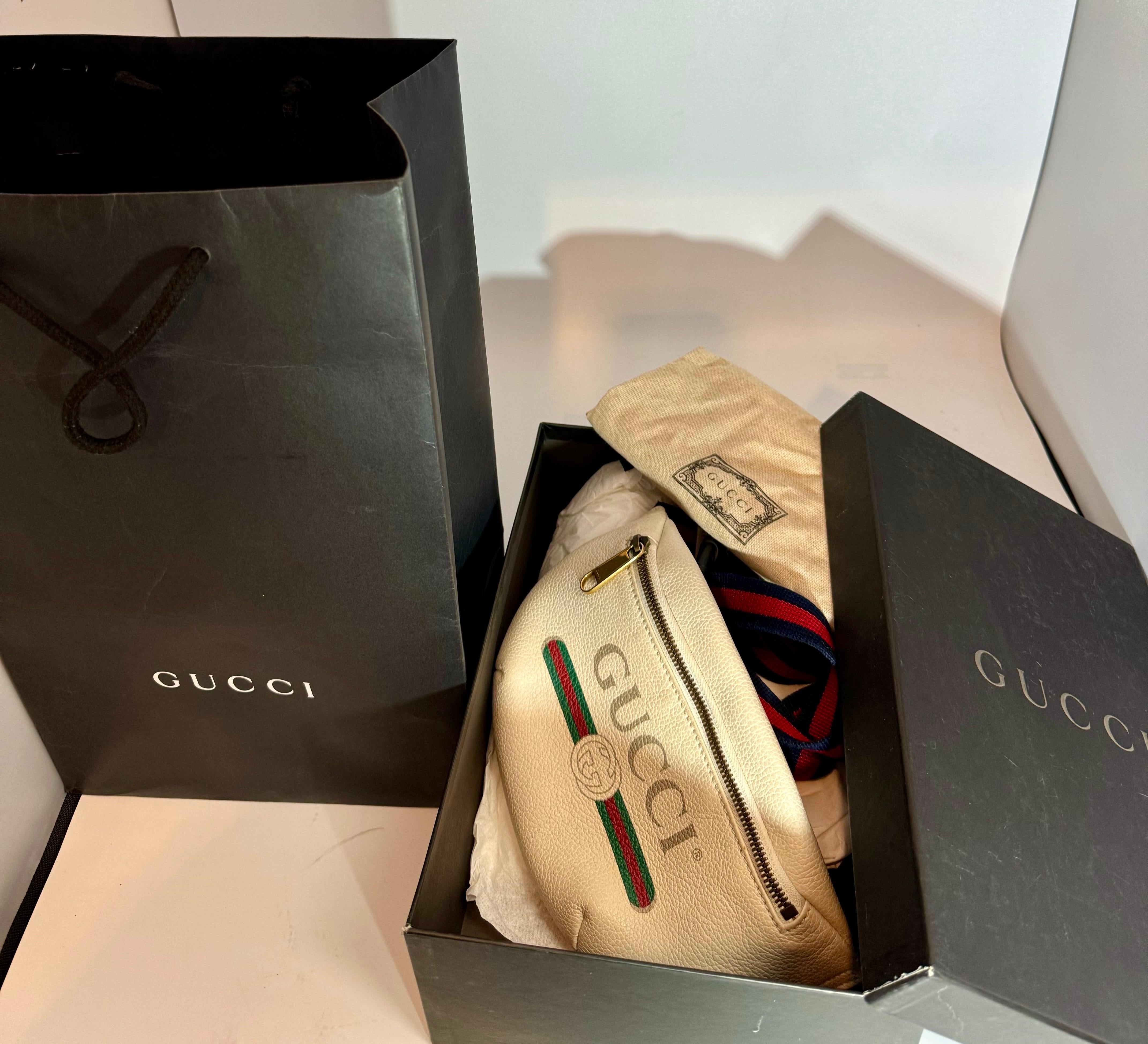 Gucci White Graind Calf Skin Leather Logo crossbody bag, Logo Belt Bag 12