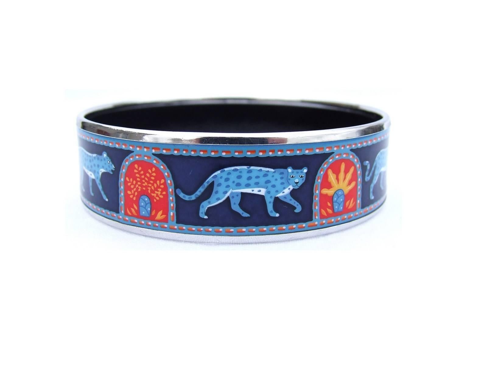 BEAUTIFUL AUTHENTIC HERMES BRACELET

 
Pattern: Panthers 

Made in Austria + E

Made of Enamel Printed and Palladium Plated Hardware (Silver-Tone)

Colorway: Deep Blue background, Blue Panthers, Orange-Red and Yellow Plants
 

