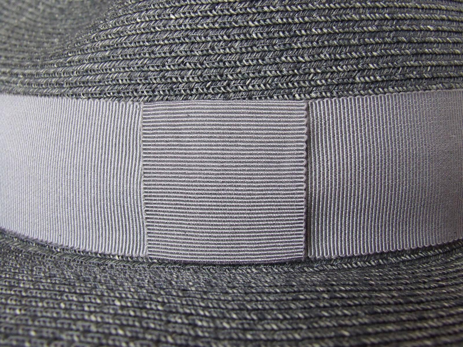 GORGEOUS AUTHENTIC HERMES HAT

Sun Hat

Made in 2015

Made in Italy

Made of 100% Paper

Colorway: heather gray

Sewn braids of paper

This hat is sublime, and ultra resisting

