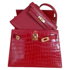 Exceptional Hermès Vintage Micro Kelly 15 cm Sellier Bag Red Leather Gold Hdw