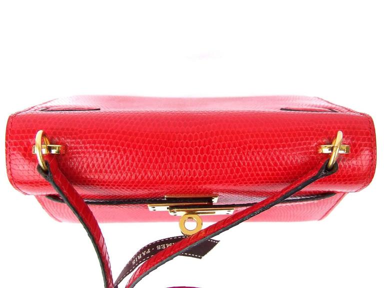Exceptional Hermès Vintage Mini Kelly Sellier Bag Shiny Red Lizard Gold Hdw  20cm For Sale at 1stDibs