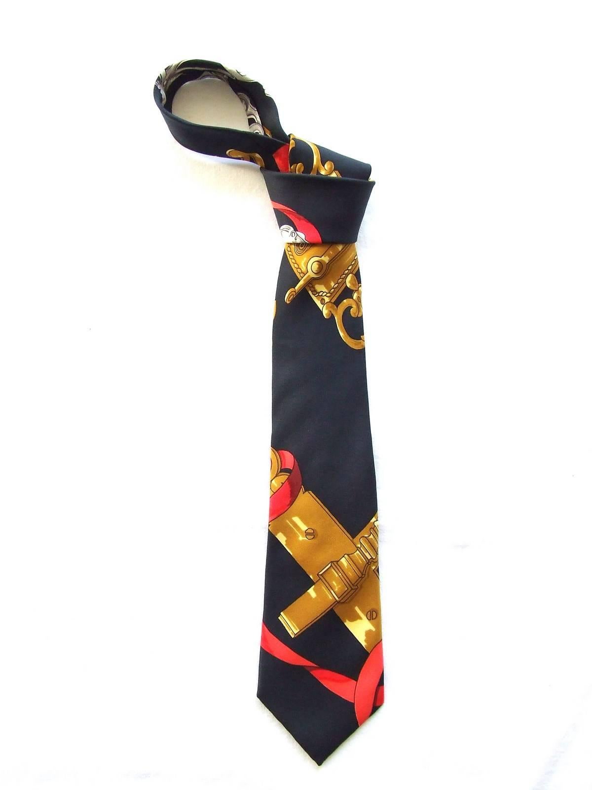 Beautiful Authentic Hermes Tie

Pattern: 