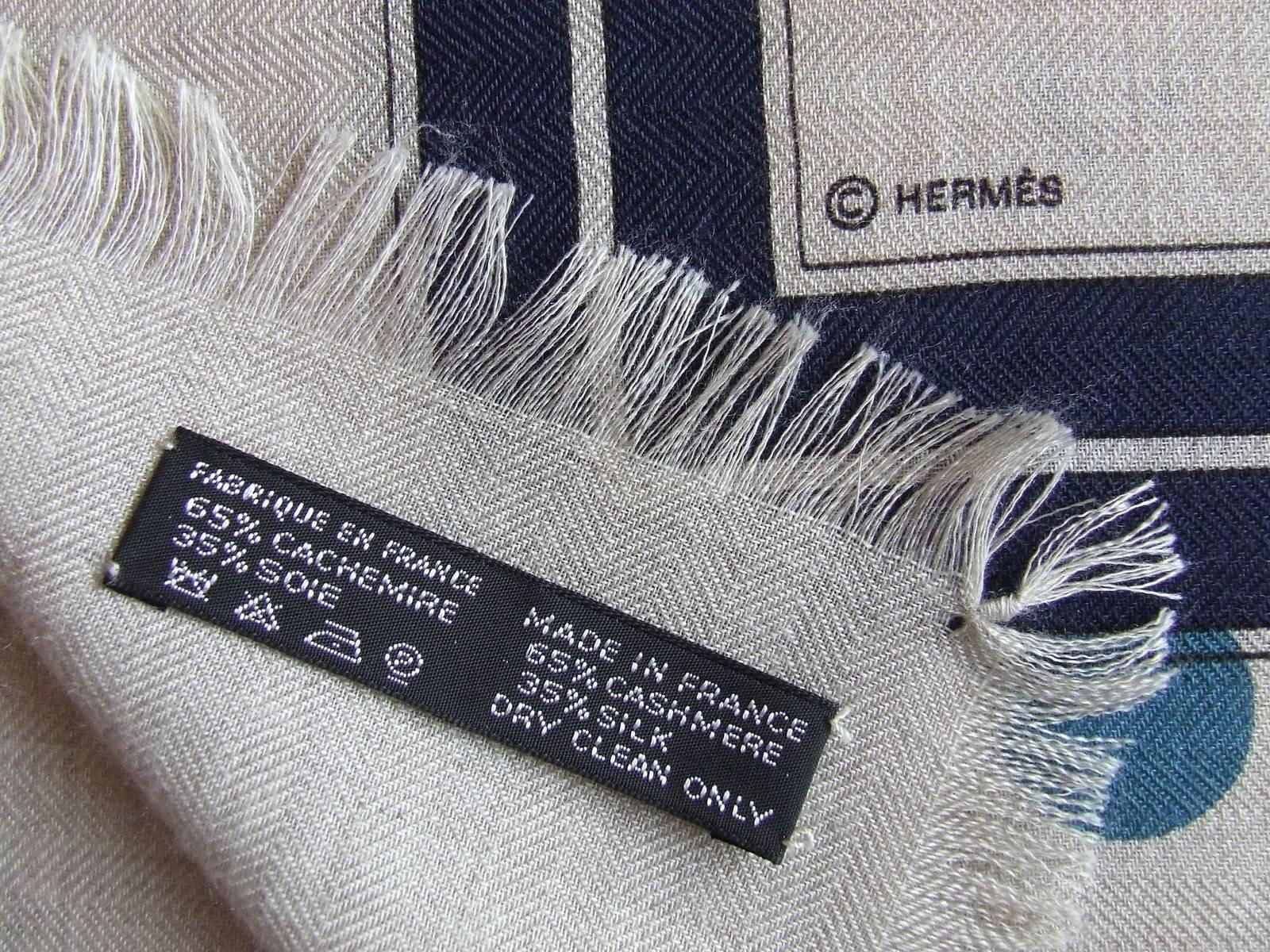 Gorgeous Hermes Scarf Shawl Imprimeur Fou Cashmere Silk Fringed 140 cm  2