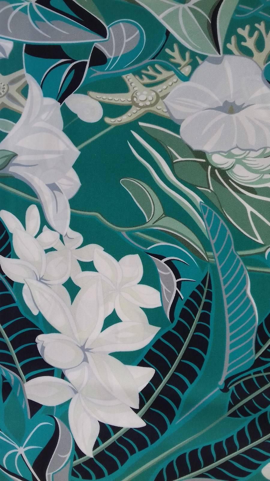 Absolutely Gorgeous Authentic Hermes Maxi Twilly

Pattern: "Flamingo Party"

Made in France

Designed by Laurence Bourthoumieux

Made of 100% Silk

Fully Lined !

Colorways: canard/turquoise/blanc (Duck / Turquoise Blue /