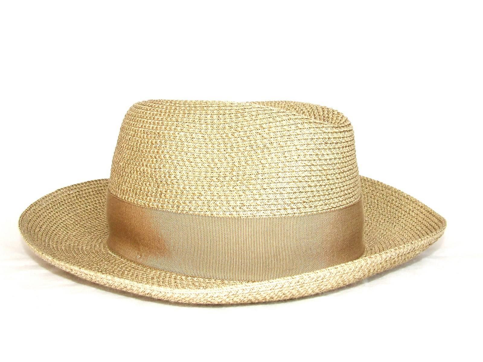 GORGEOUS AUTHENTIC HERMES HAT

Sun Hat

From 2015

Made in Italy

Made of 100% Paper

Colorway: Beige

Sewn braids of paper, this hat is sublime, and ultra resisting !

