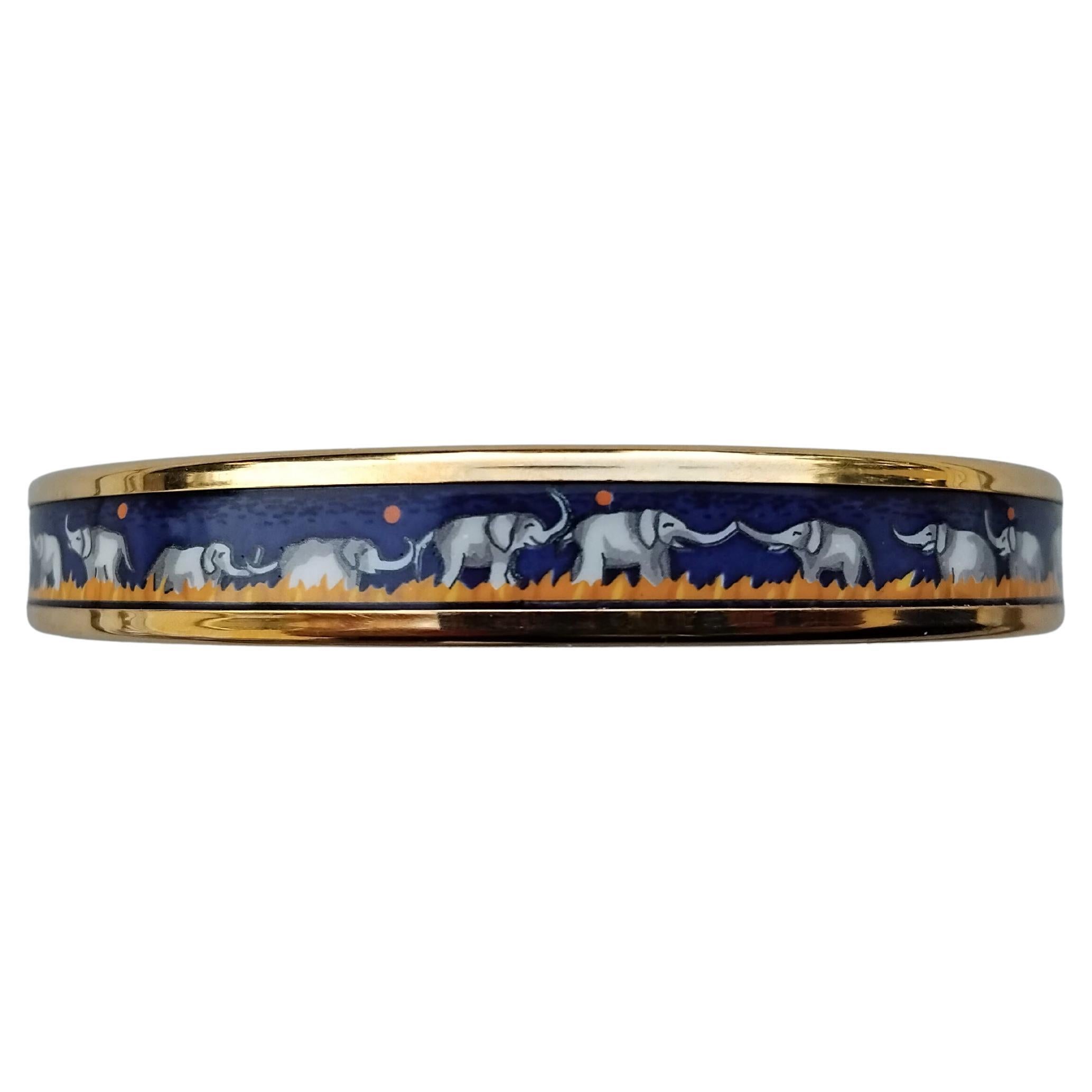 Lovely and Cute Authentic Hermès Bracelet

Print: Elephants Grazing

Hard to find ! One of the most thought after Hermès Bracelet

Made in Austria + F

Made of printed enamel and yellow gold plated hardware

Colorways: navy blue, grey,