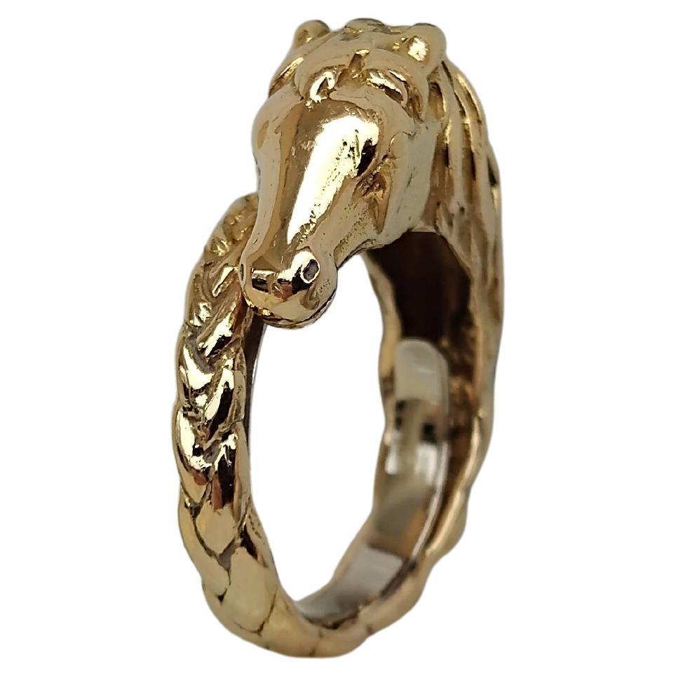 Exceptional and Gorgeous Authentic Hermès Ring

In the shape of a horse's head, the braided gold mane forming the ring

Vintage item

Made of 18K Yellow Gold

