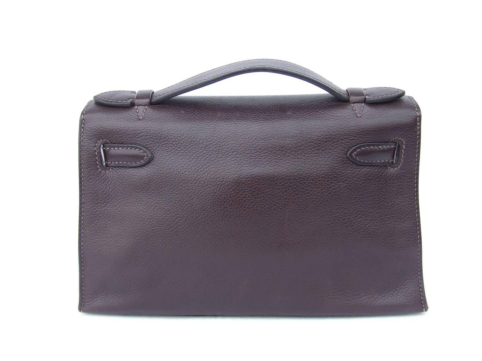 Beautiful Authentic Hermes Pochette

"KELLY"

Made in France

Stamp H in a square 

Made of Evergrain Leather and Gold Hardware

Colorway: Havane (Brown)

Fully Lined with Havane Evergrain Leather

"HERMES PARIS MADE IN FRANCE"
